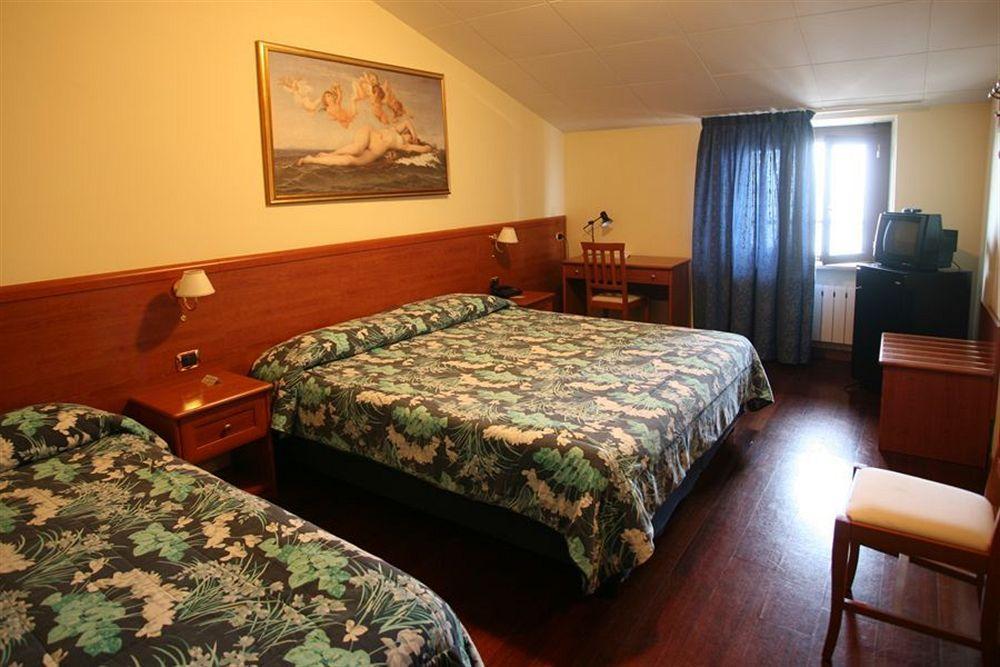 Hotel I Duchi Camerino Kültér fotó
