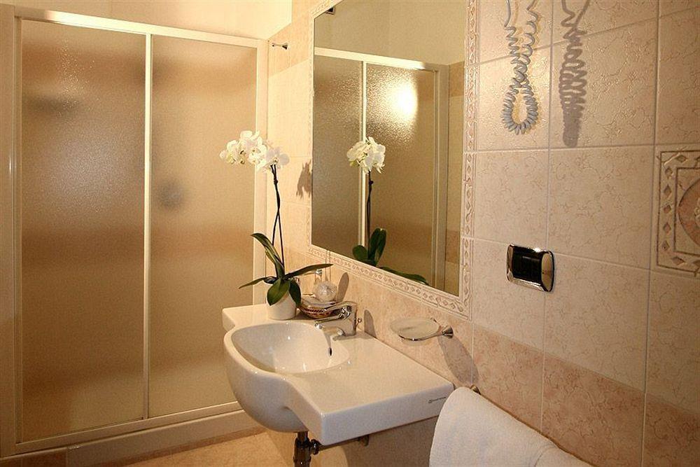 Hotel I Duchi Camerino Kültér fotó