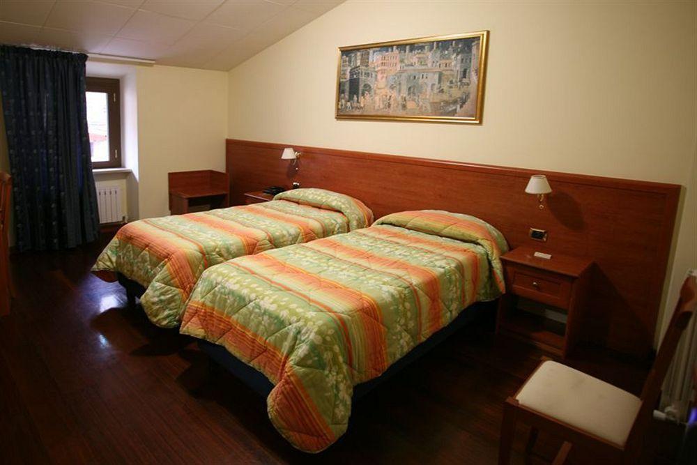 Hotel I Duchi Camerino Kültér fotó